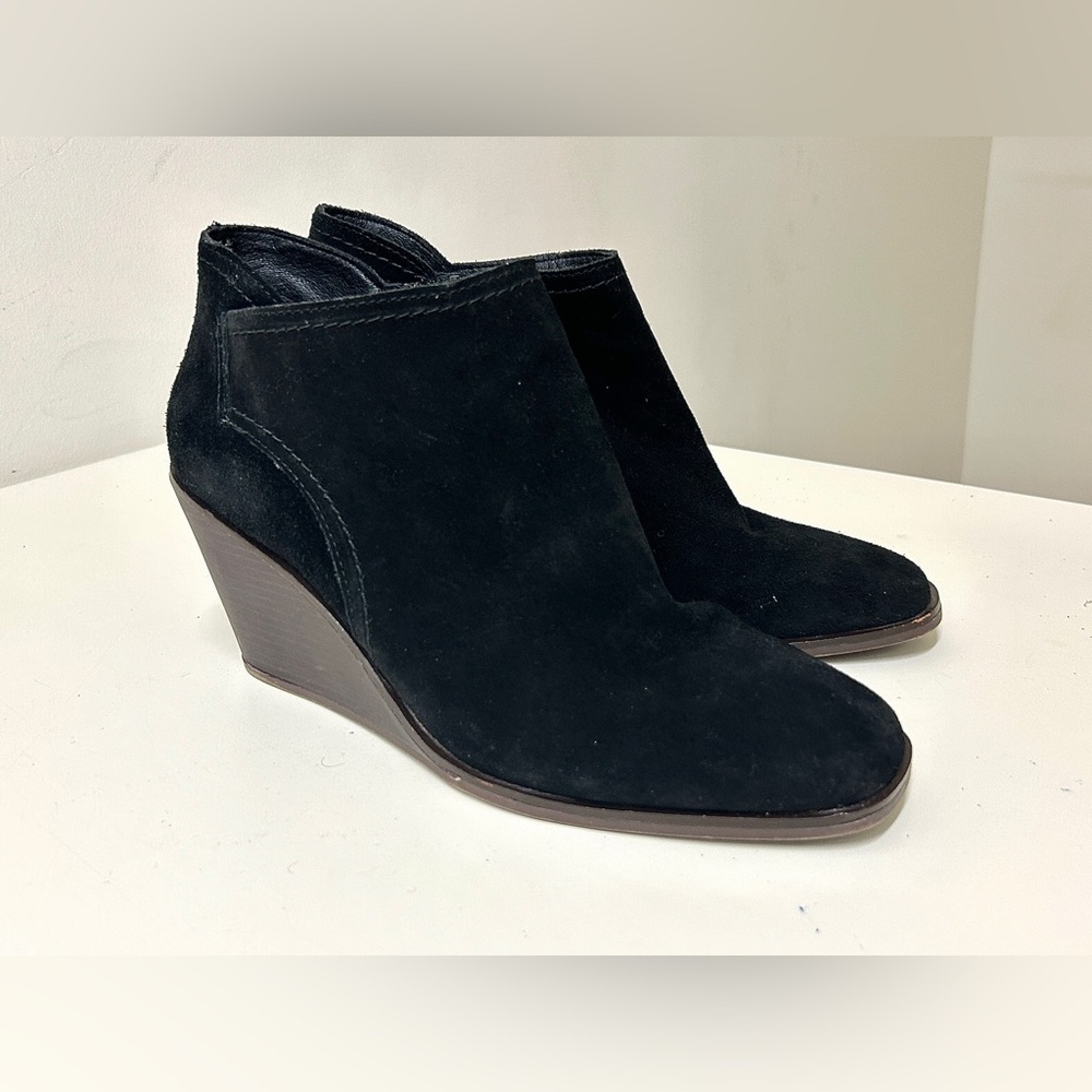 Women’s 11 M Lucky Brand Black Suede Wedge Heeled Side Zip Ankle Bootie Shoes